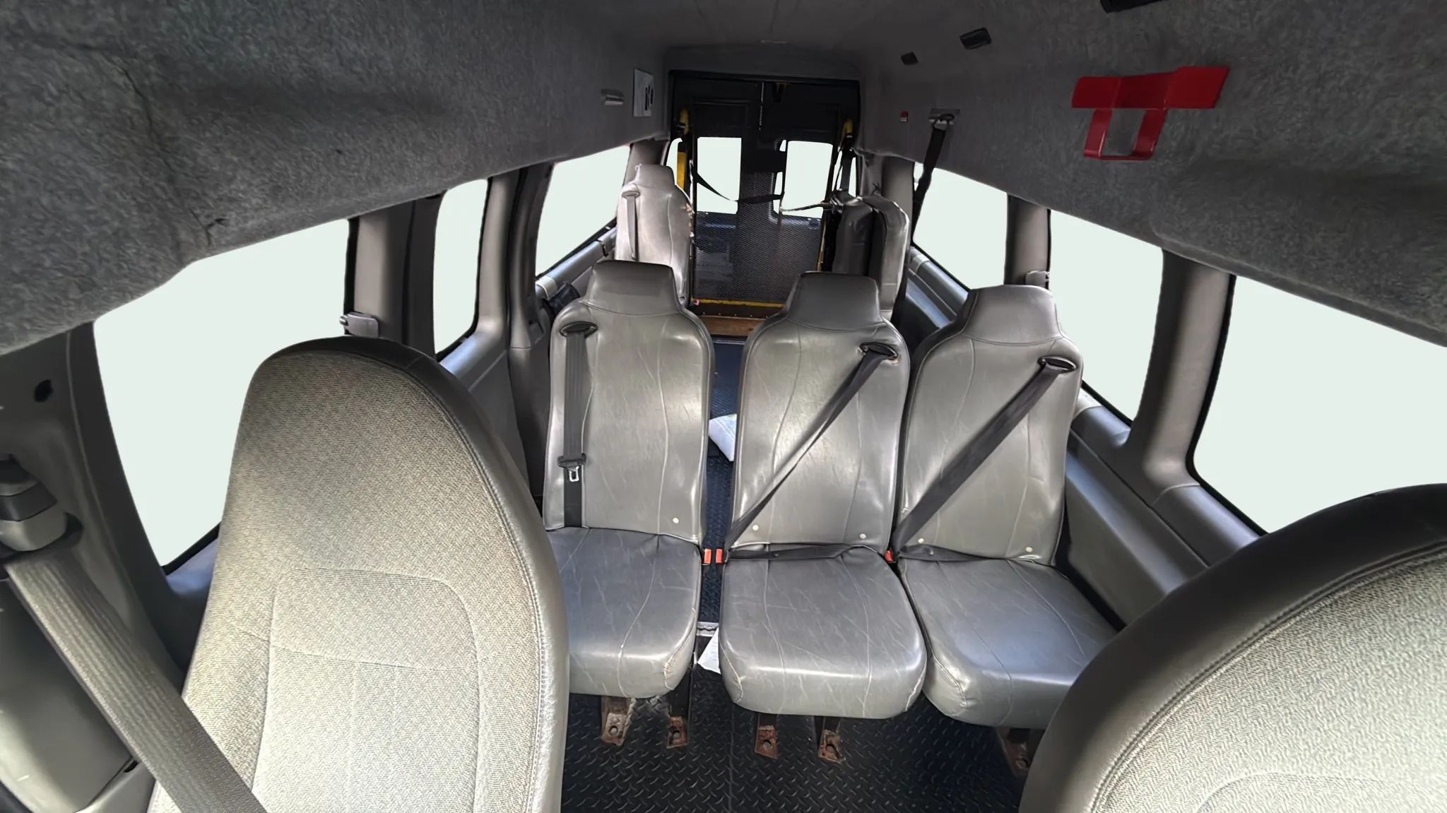 2010 Chevrolet Express LS - Photo 13
