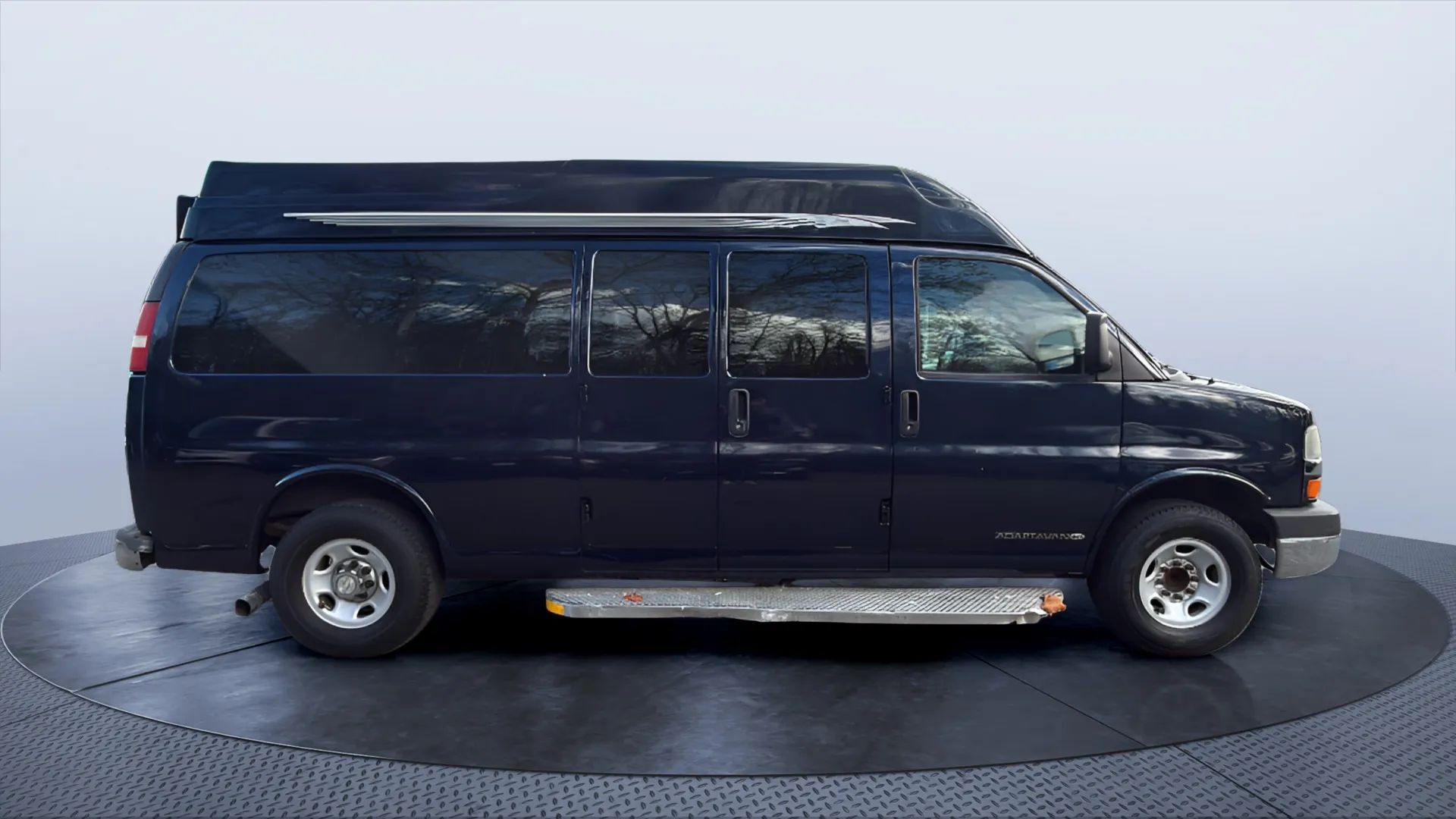 2010 Chevrolet Express LS - Photo 6